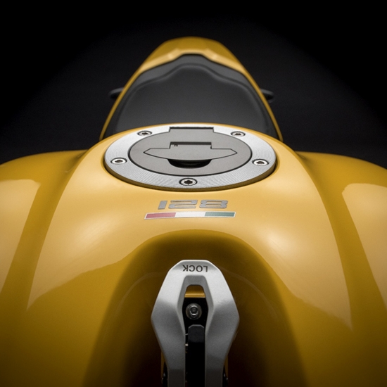 Monster 821